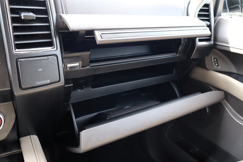 Used 2018 Ford Expedition Max Limited RWD image 27