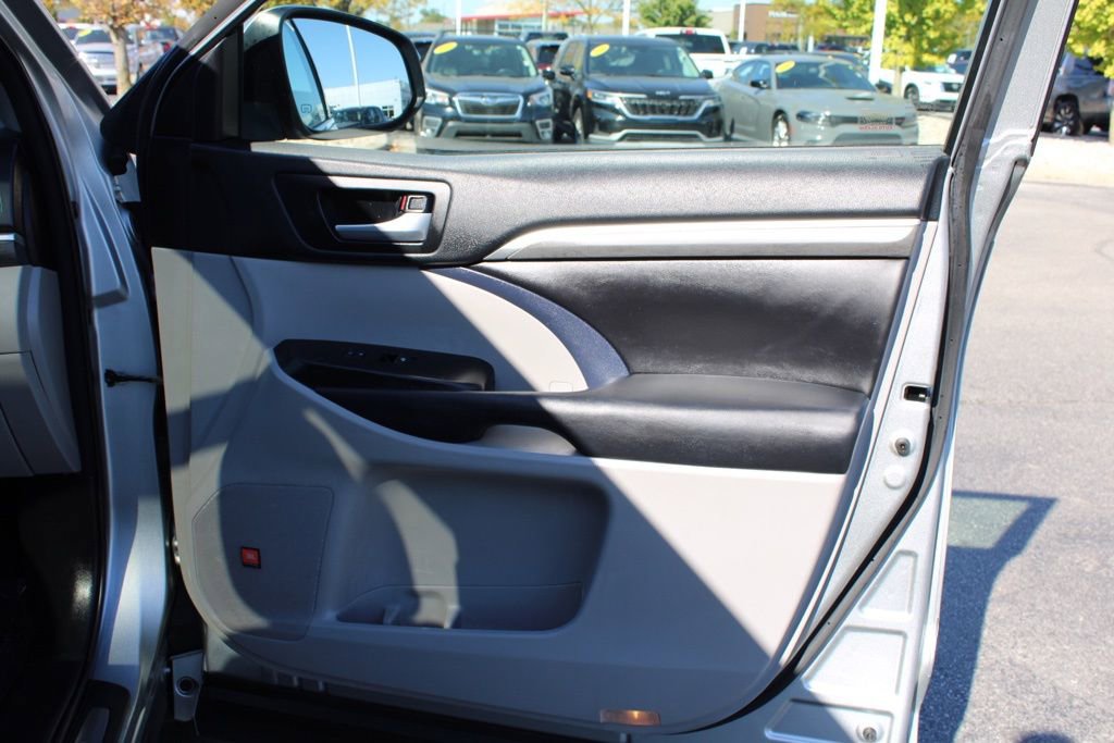 Used 2017 Toyota Highlander Limited Platinum image 22