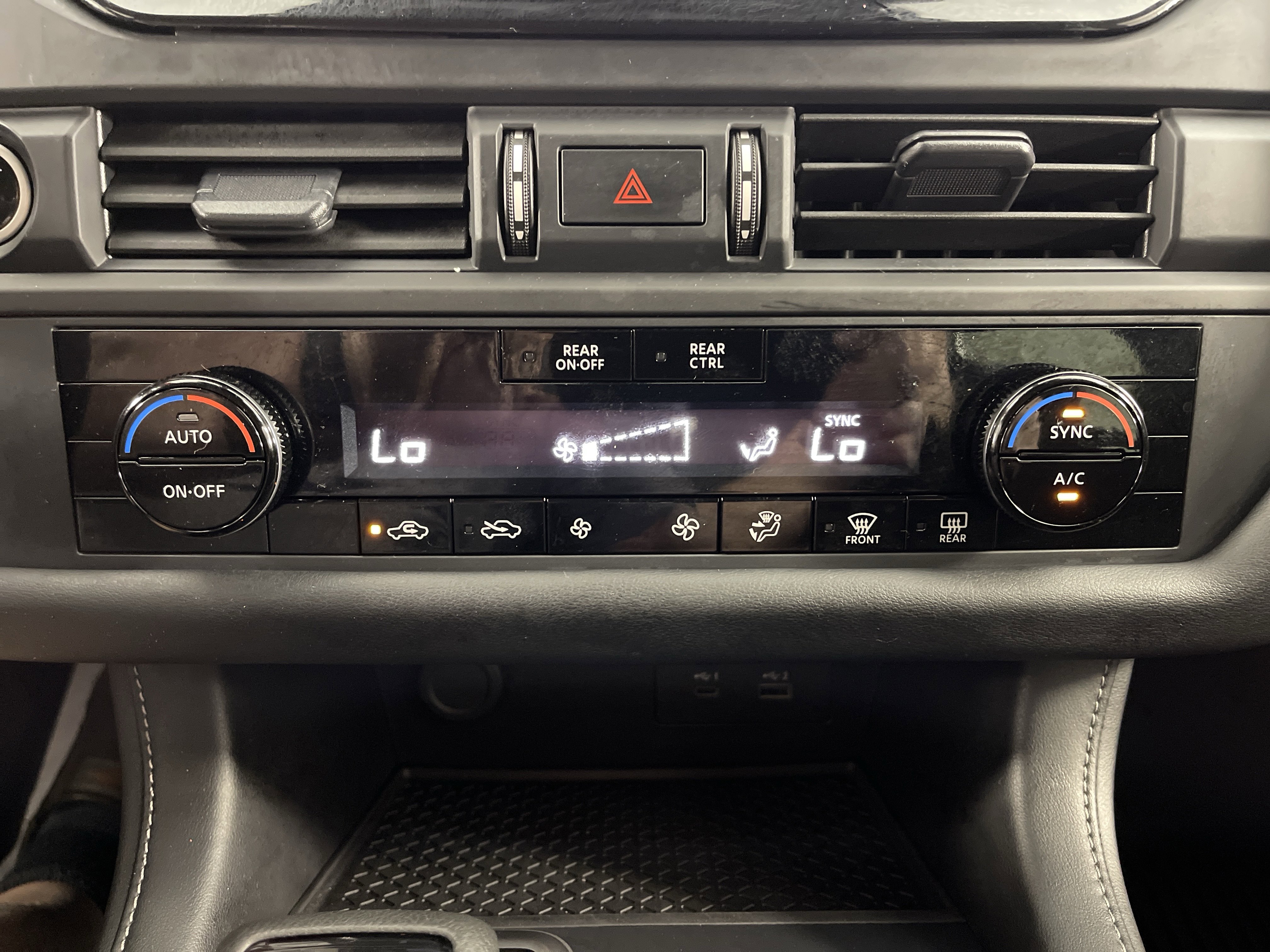 Used 2024 Nissan Pathfinder S image 25