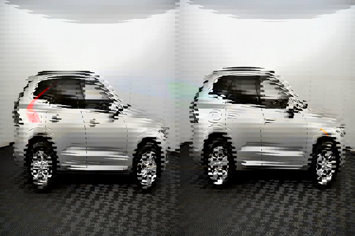 Used 2022 Volvo XC60 B5 Momentum image 6