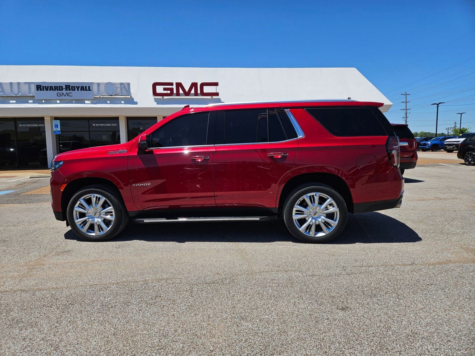 Used 2024 Chevrolet Tahoe High Country w/ Advanced Technology Package AWD/4WD image 2
