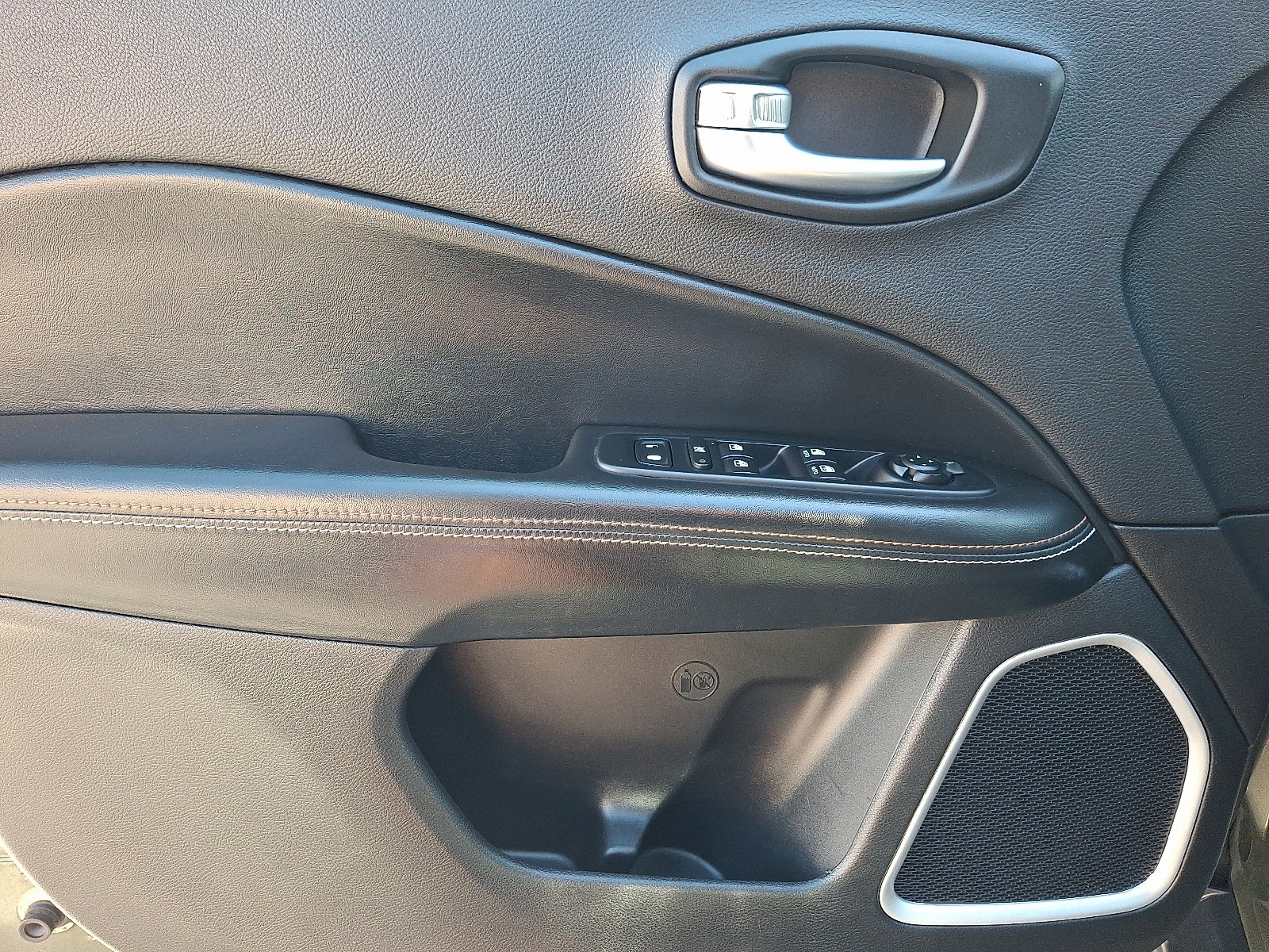Used 2019 Jeep Compass Latitude w/ Popular Equipment Group AWD/4WD image 13
