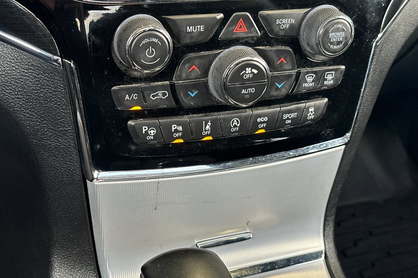 Used 2019 Jeep Grand Cherokee Trailhawk AWD/4WD image 20