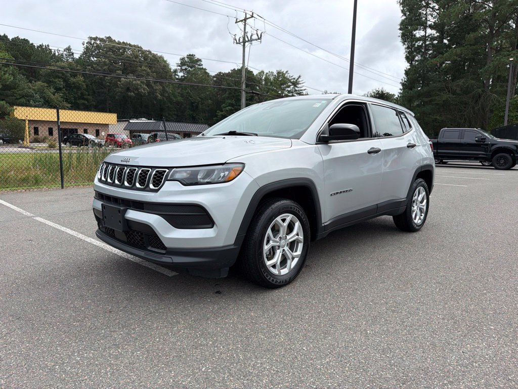 Used 2024 Jeep Compass Sport AWD/4WD image 2