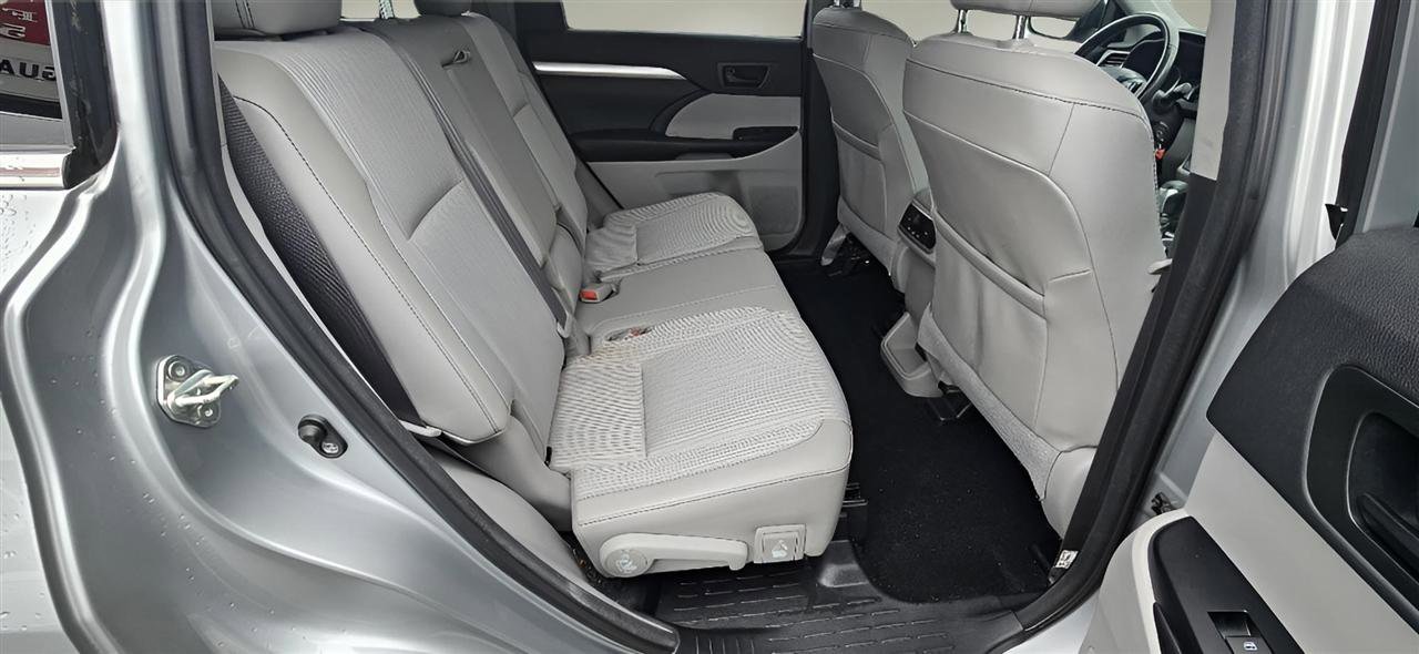 Used 2018 Toyota Highlander Plus image 19