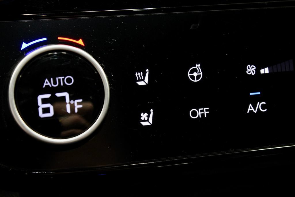 Used 2025 Hyundai Santa Cruz Limited AWD/4WD image 5