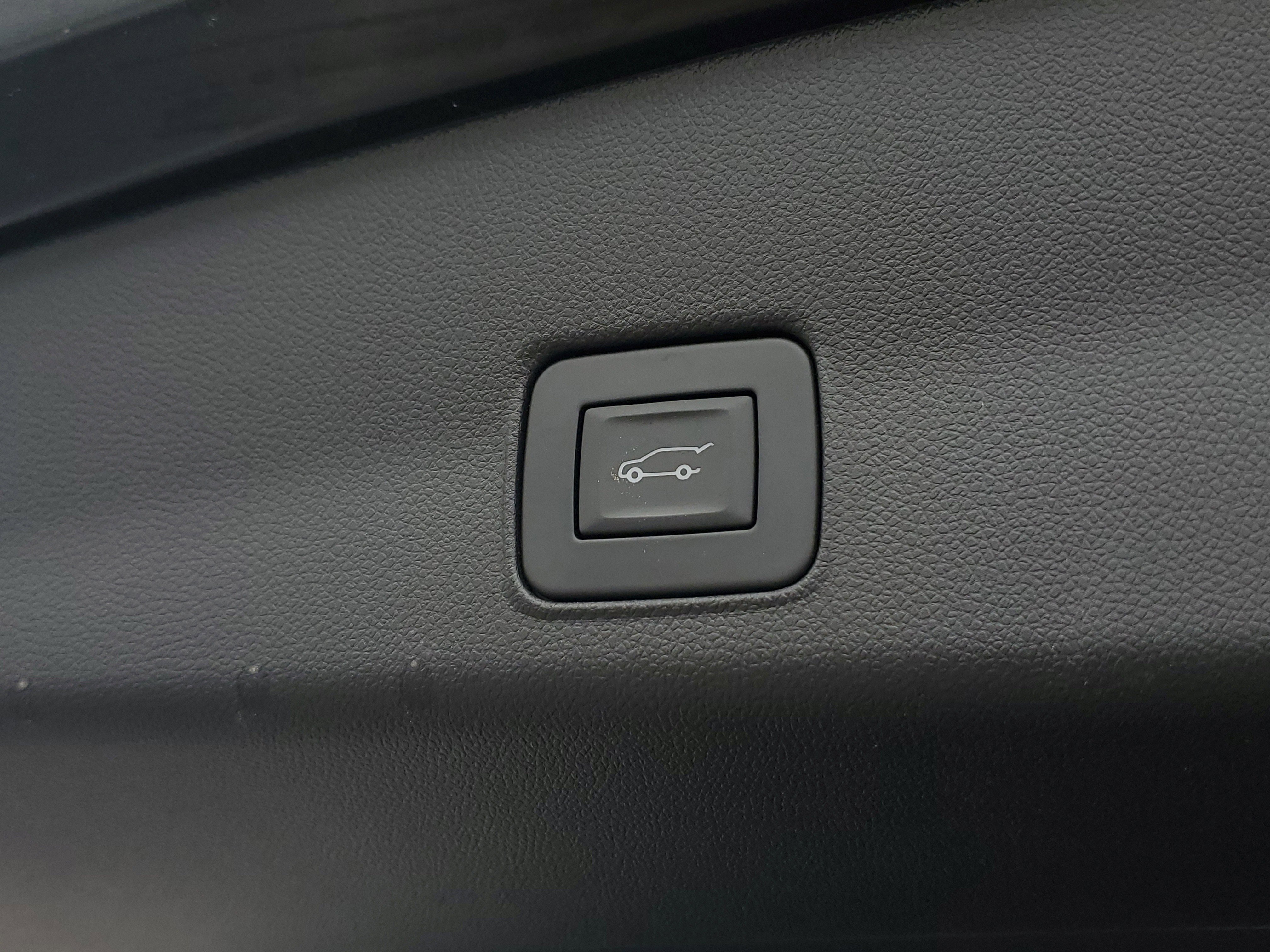 Used 2023 Chevrolet TrailBlazer RS w/ Sun and Liftgate Package image 10