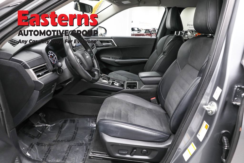 Used 2024 Mitsubishi Outlander SE image 14