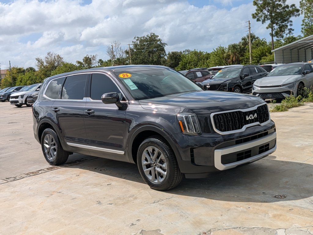 Certified 2025 Kia Telluride LX FWD image 2