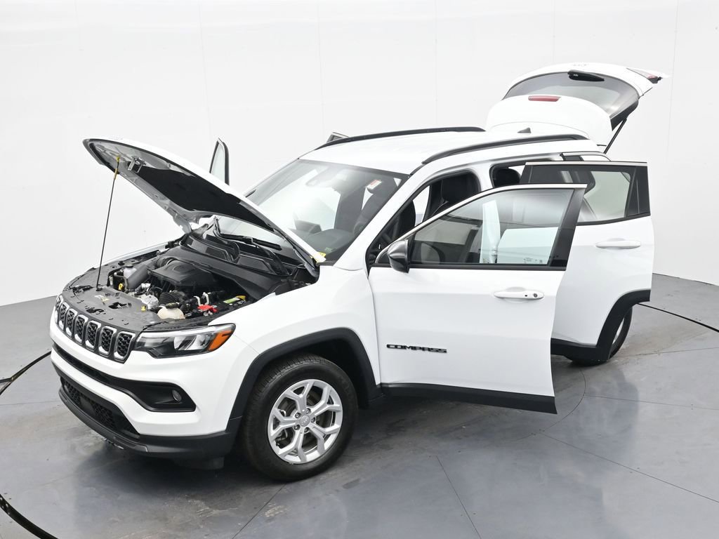 Used 2024 Jeep Compass Latitude image 39
