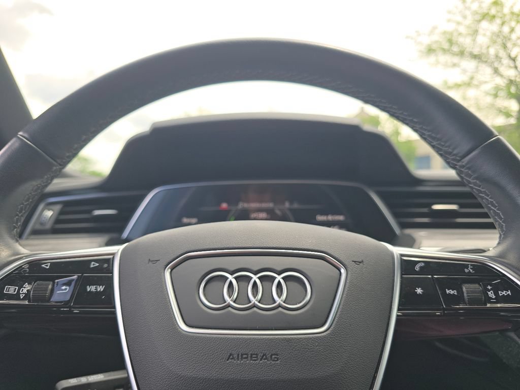 Used 2023 Audi e-tron Premium Plus w/ Premium Plus Package AWD/4WD image 28