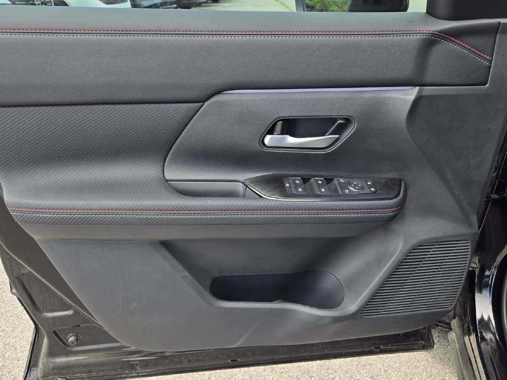 New 2026 Nissan Kicks SR w/ Cold Weather Package FWD image 17