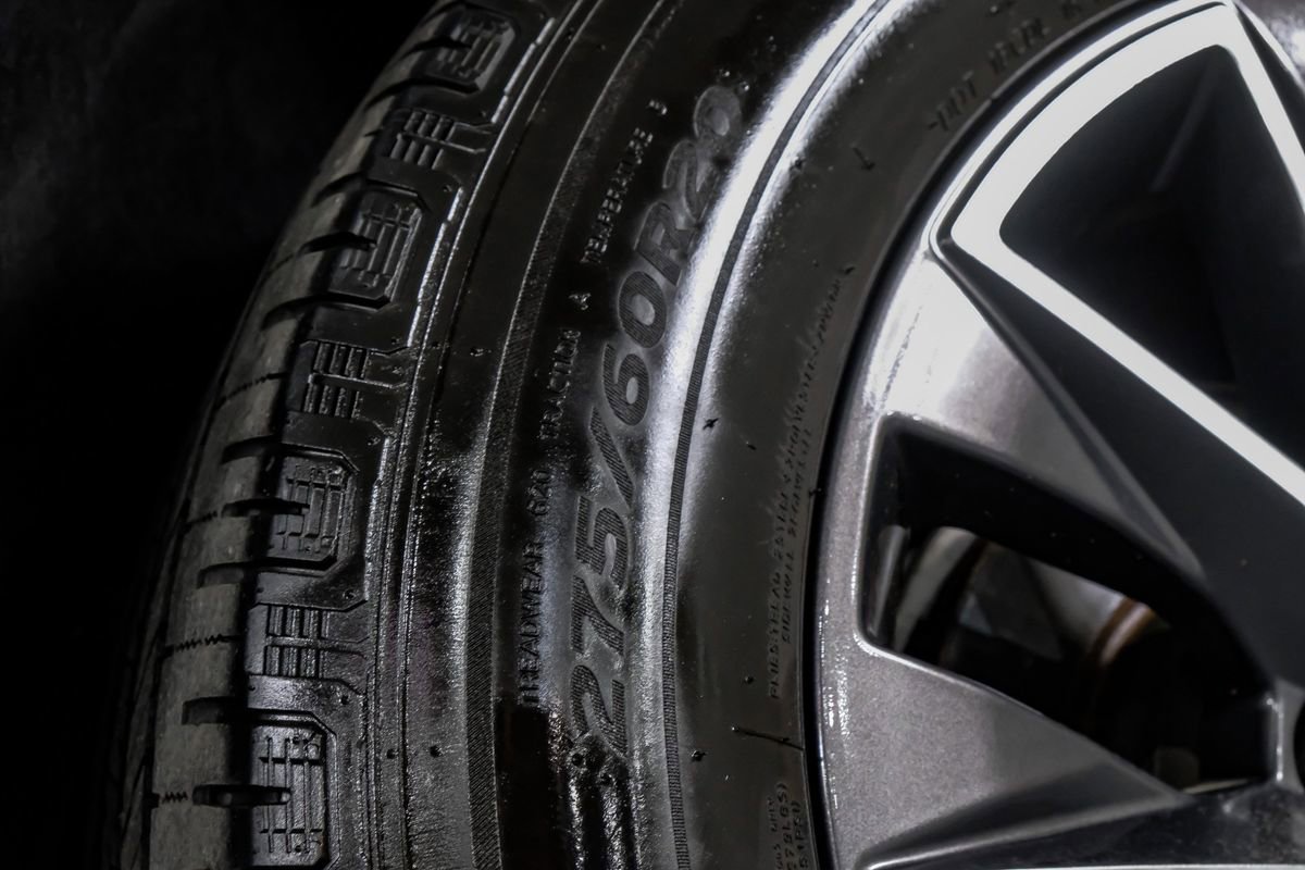 Used 2021 Chevrolet Suburban Z71 w/ Z71 Off-Road Package AWD/4WD image 56