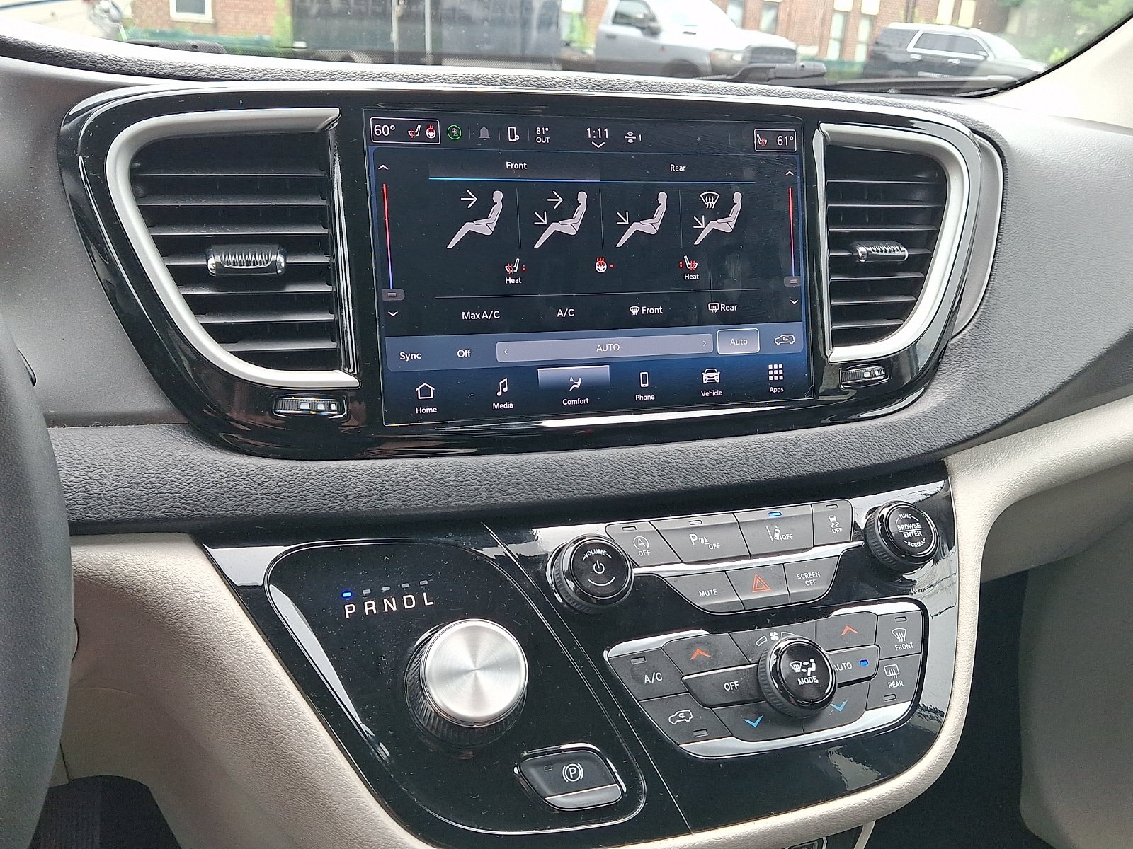 Used 2024 Chrysler Pacifica Touring-L FWD image 13