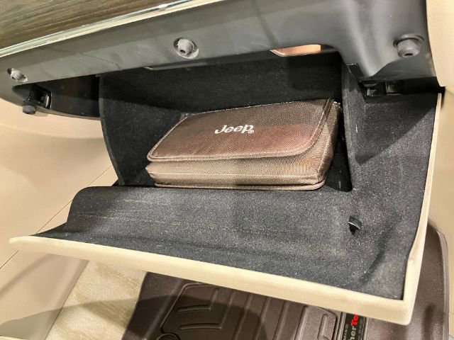 Used 2017 Jeep Grand Cherokee Overland w/ Jeep Active Safety Group image 56