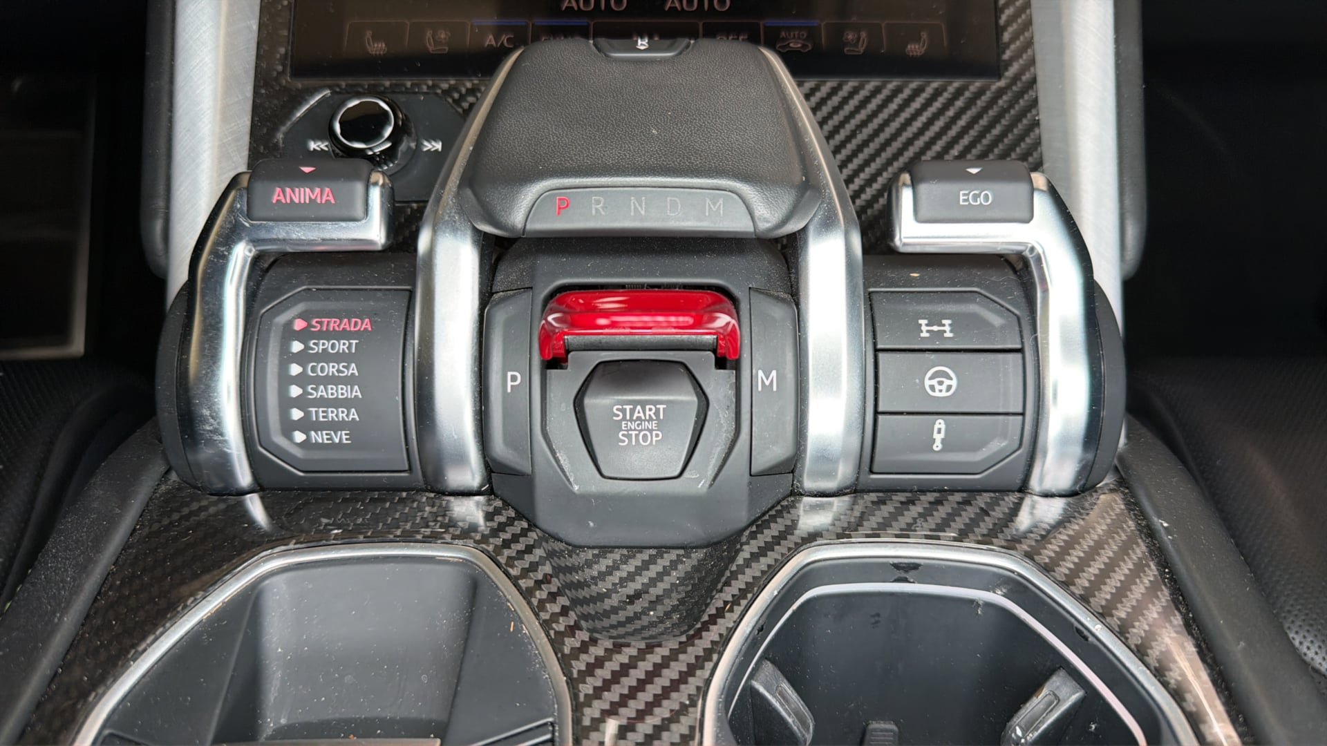 Used 2020 Lamborghini Urus AWD/4WD image 23
