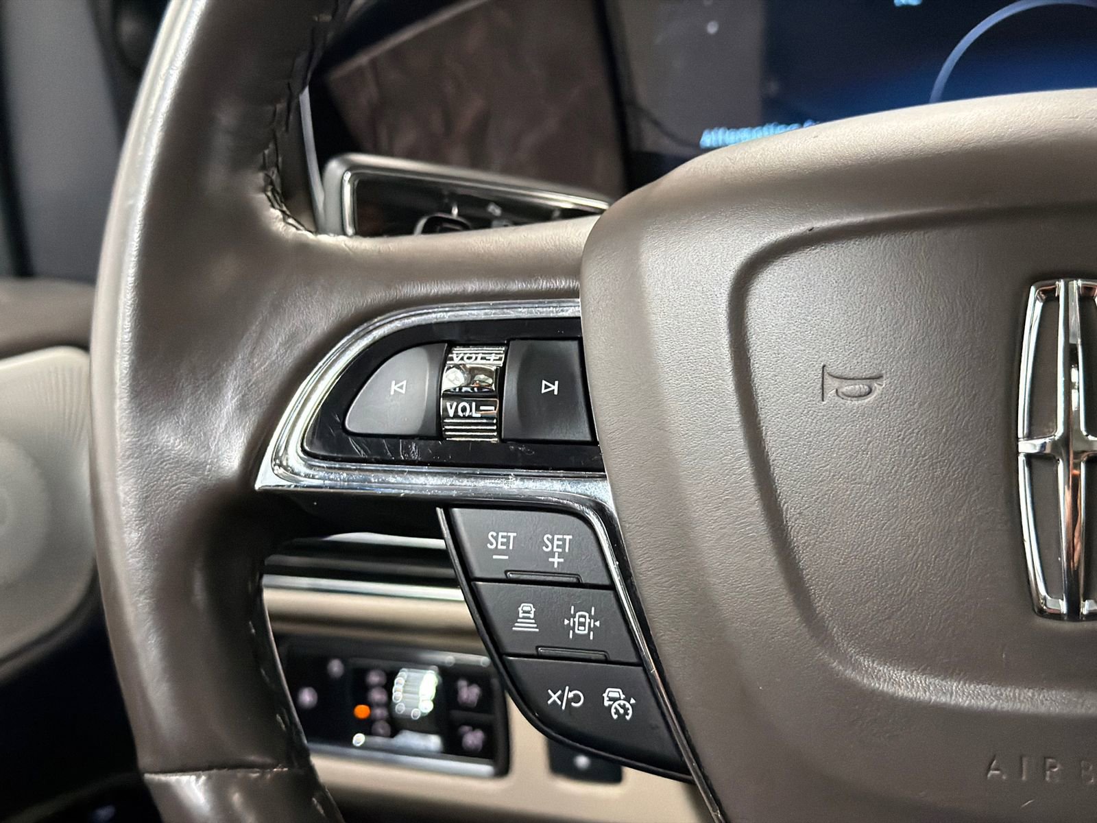Used 2023 Lincoln Navigator L Reserve AWD/4WD image 27