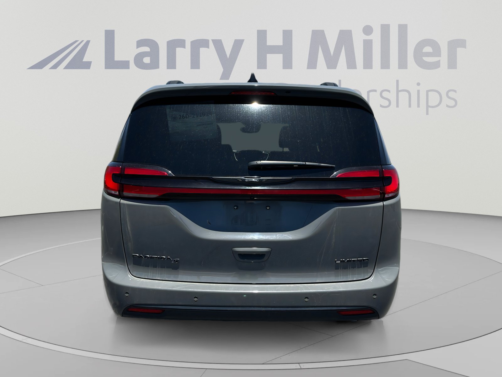 Used 2025 Chrysler Pacifica Limited FWD image 4