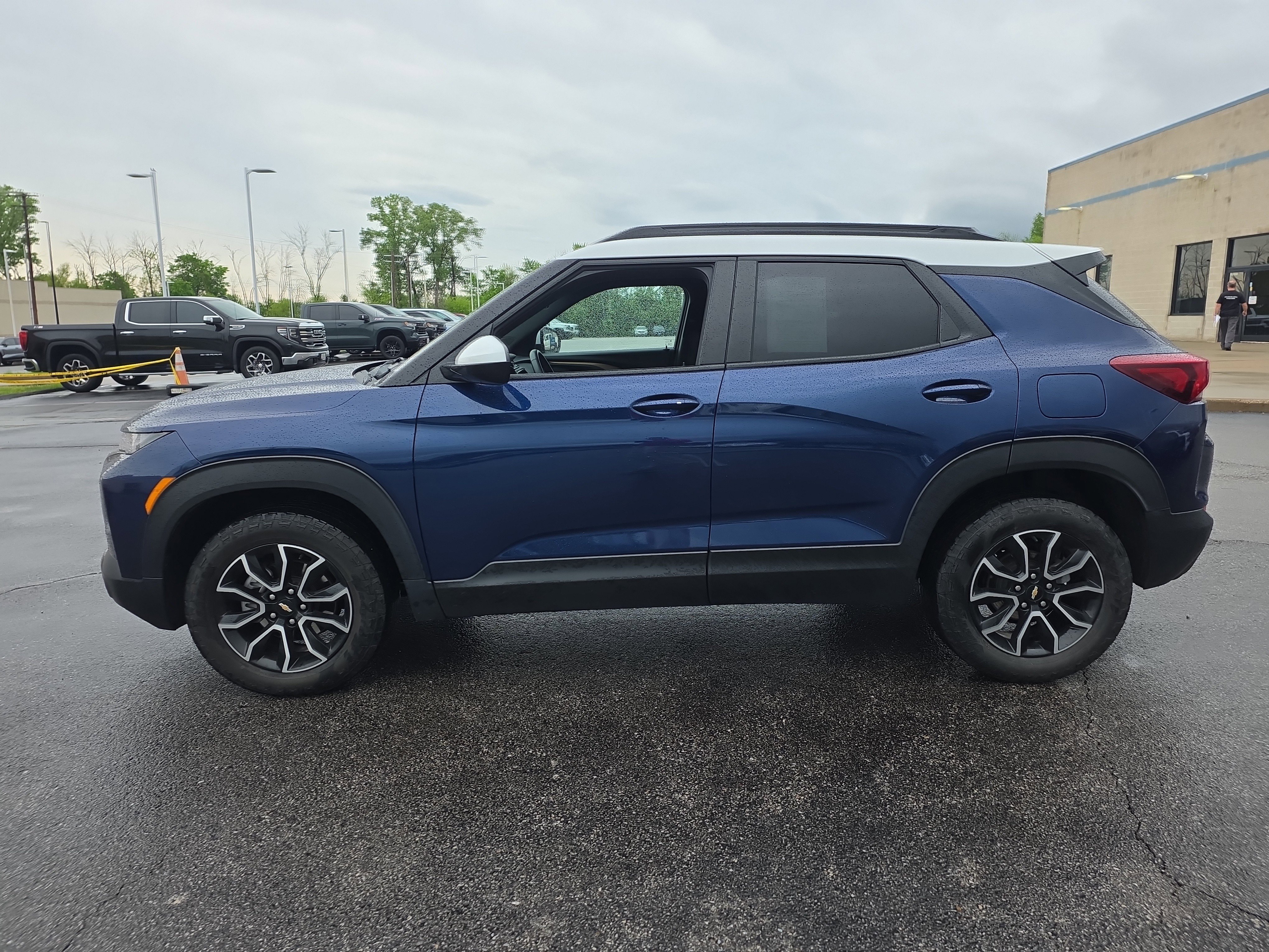 Used 2023 Chevrolet TrailBlazer ACTIV w/ Convenience Package AWD/4WD image 6