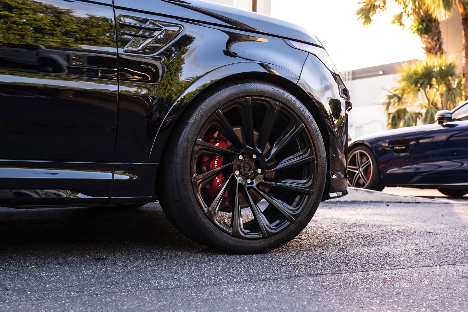 Used 2021 Land Rover Range Rover Sport SVR Carbon Edition AWD/4WD image 5