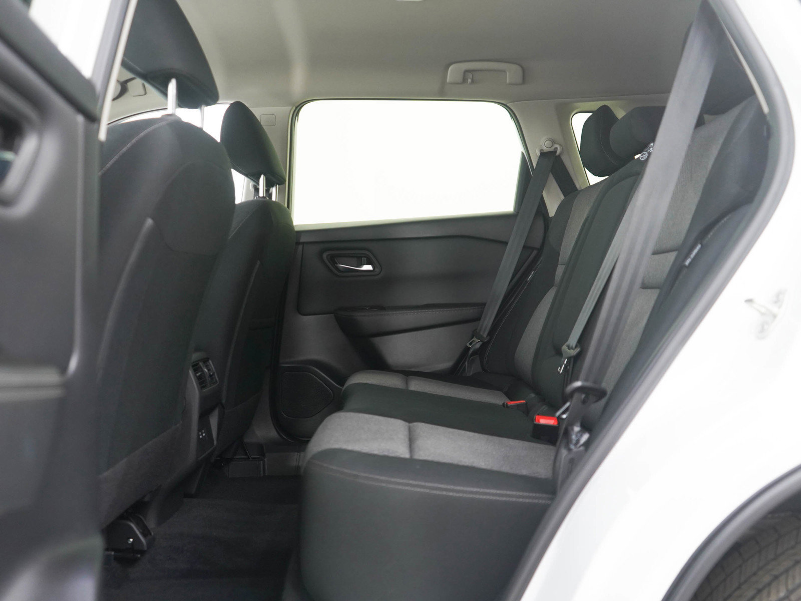 Used 2025 Nissan Rogue SV image 19