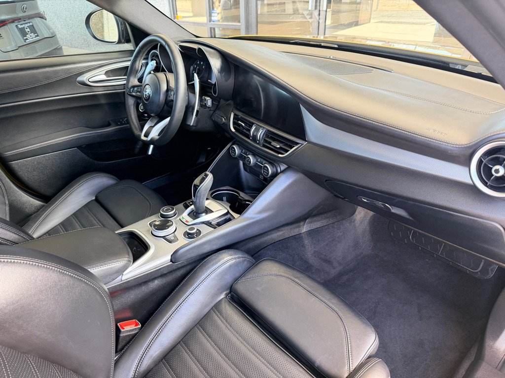 Used 2023 Alfa Romeo Giulia Veloce image 23