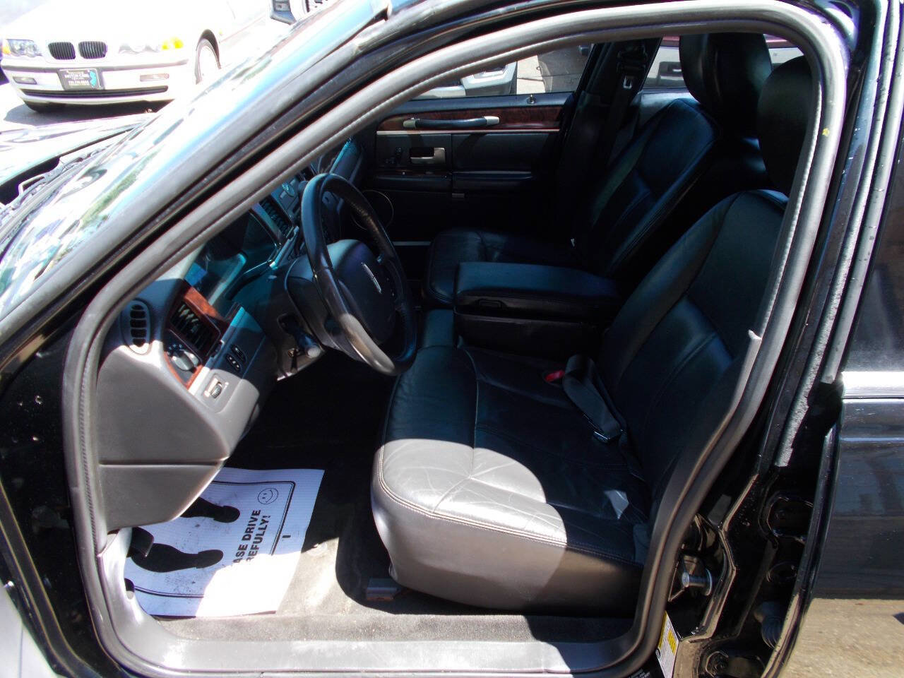 Used 2011 Lincoln Town Car Executive L RWD image 11