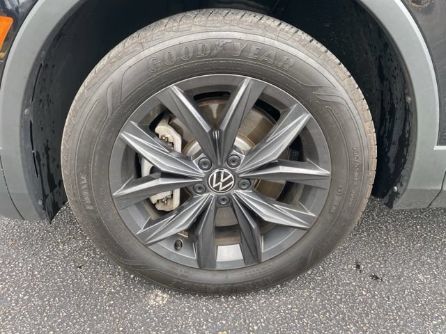 Used 2024 Volkswagen Tiguan SE w/ Panoramic Sunroof Package AWD/4WD image 7