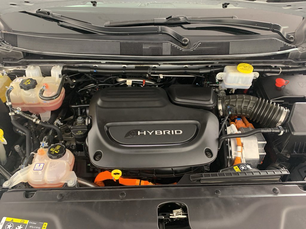 Used 2022 Chrysler Pacifica Limited w/ Uconnect Theater Family Group image 11