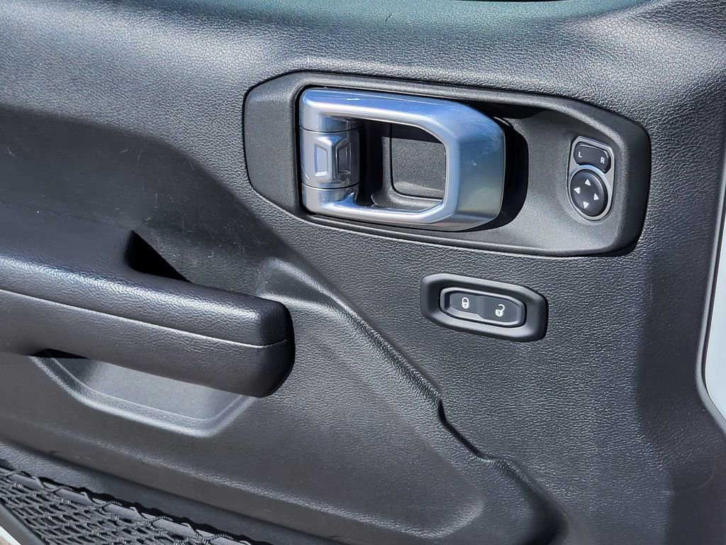 Used 2023 Jeep Wrangler Unlimited w/ Sun & Screen Package image 23