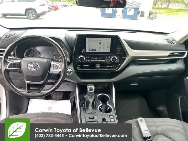 Used 2024 Toyota Highlander LE AWD/4WD image 37