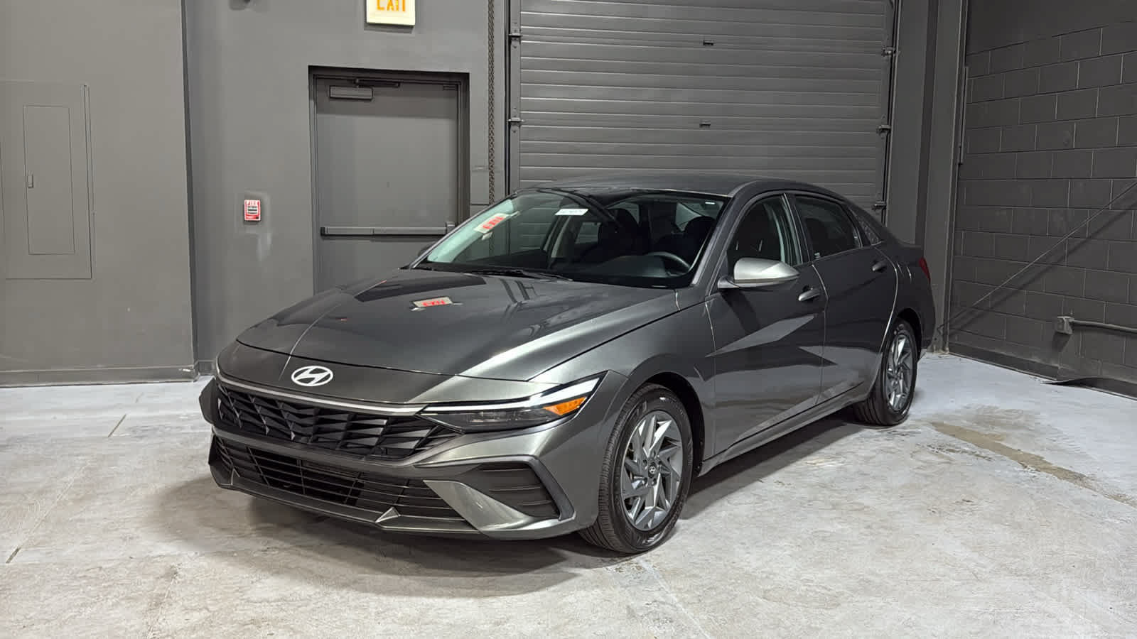 Used 2024 Hyundai Elantra SEL FWD image 3