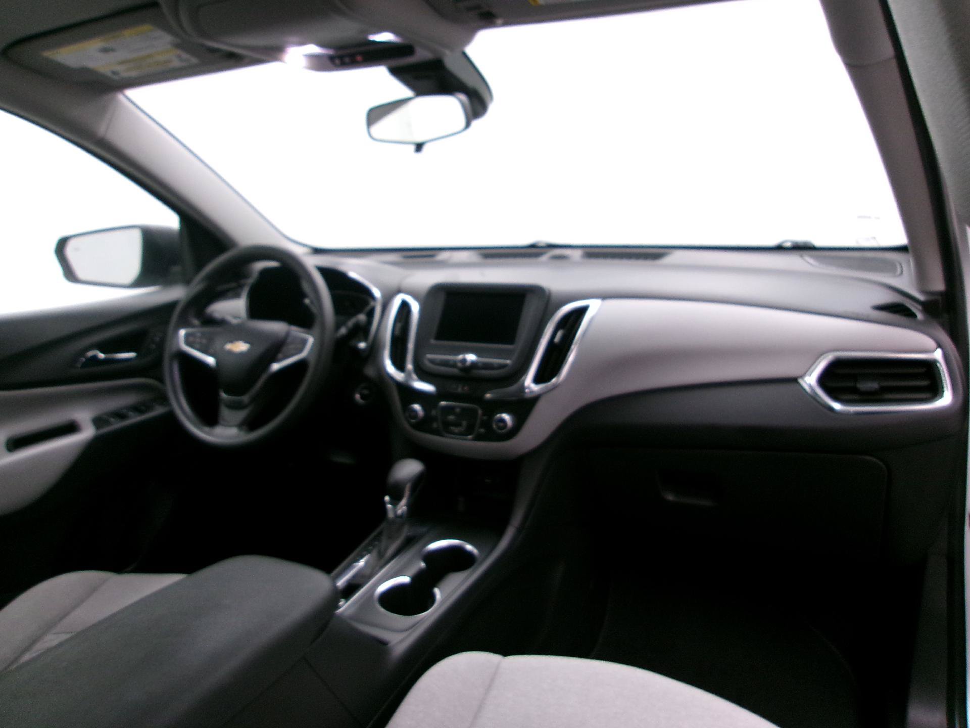 Used 2022 Chevrolet Equinox LS w/ LS Convenience Package FWD image 3