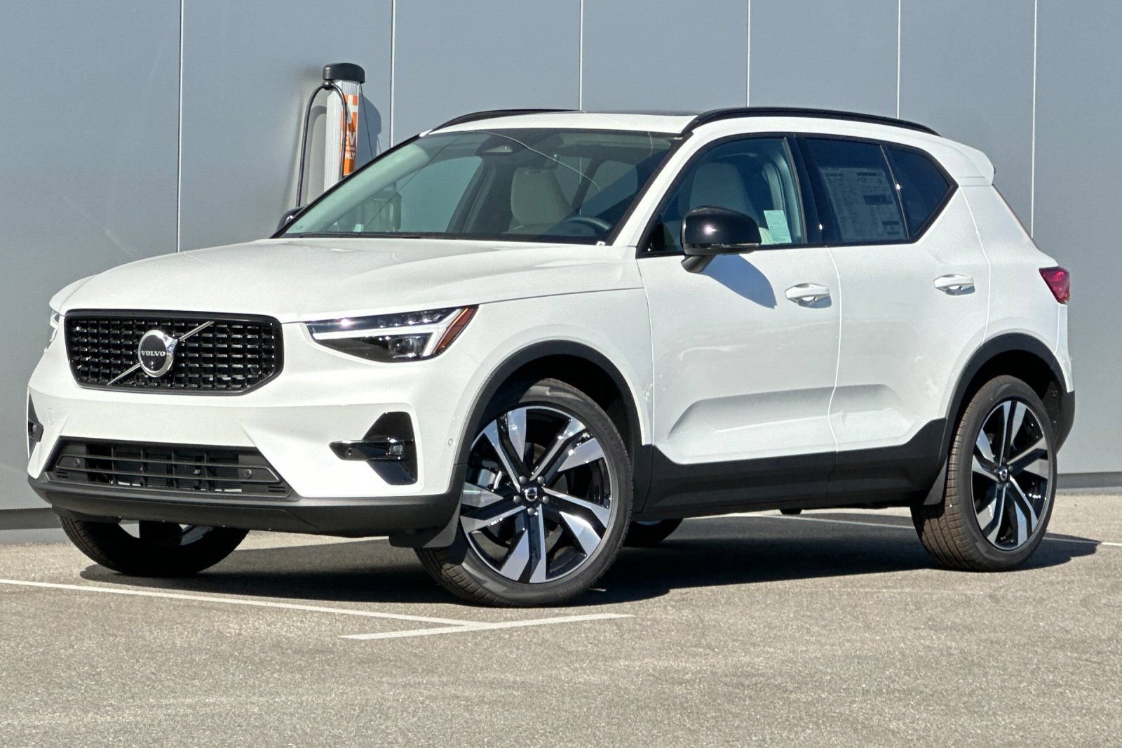 New 2026 Volvo XC40 B5 Ultra w/ Climate Package AWD/4WD image 1