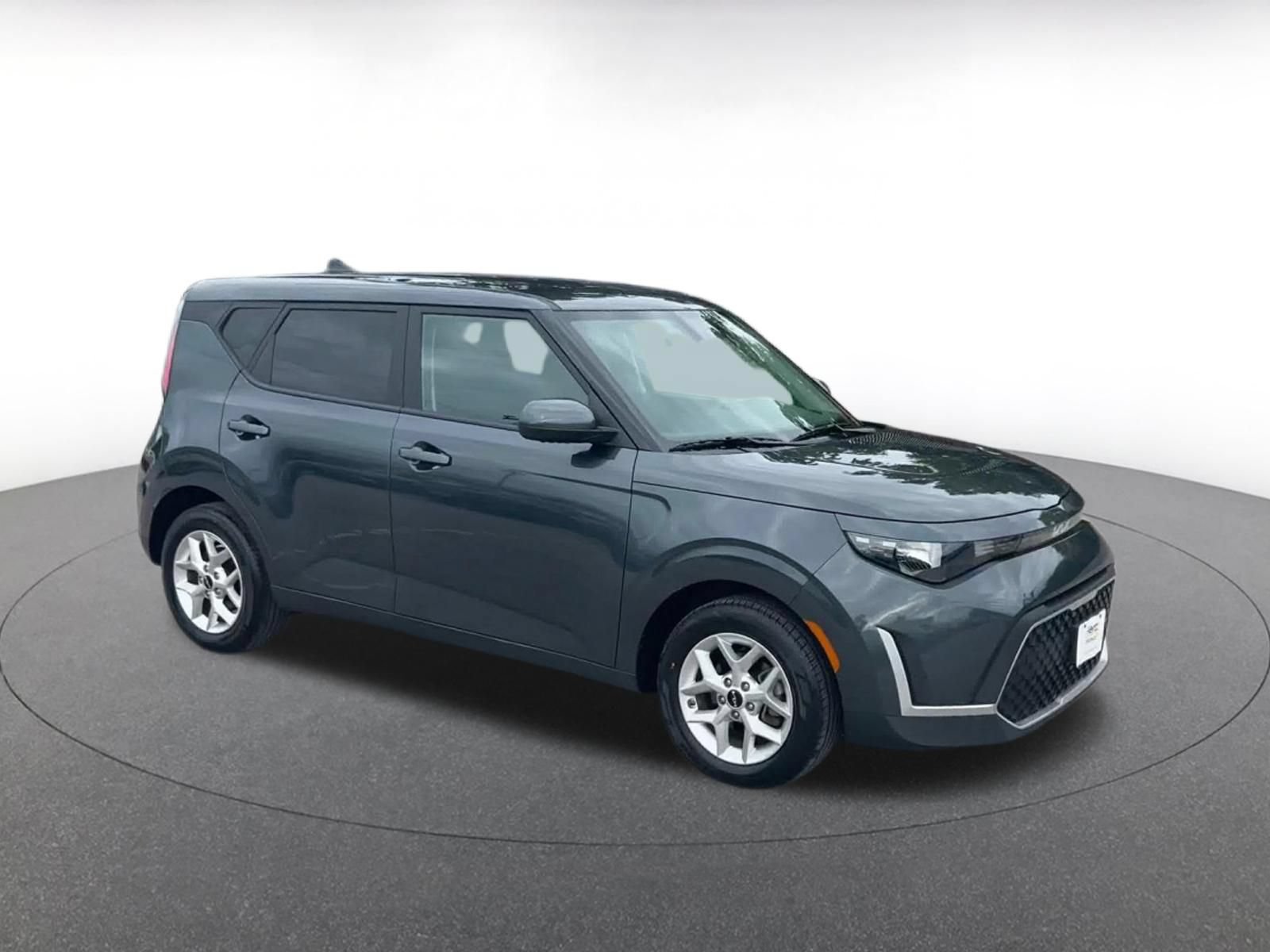 Used 2025 Kia Soul LX w/ LX Technology Package FWD image 2