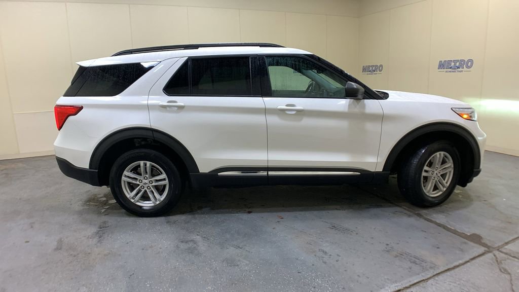 Certified 2023 Ford Explorer XLT image 3