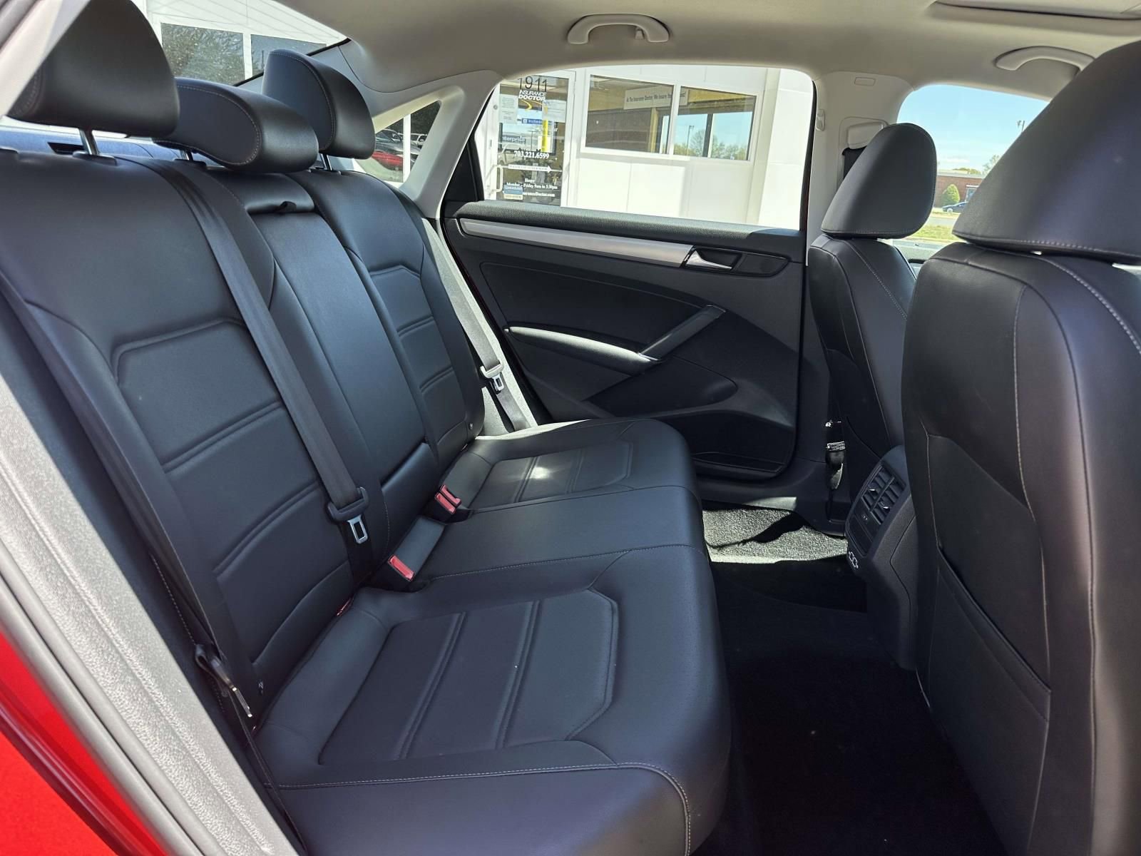 Used 2022 Volkswagen Passat 2.0T SE image 11