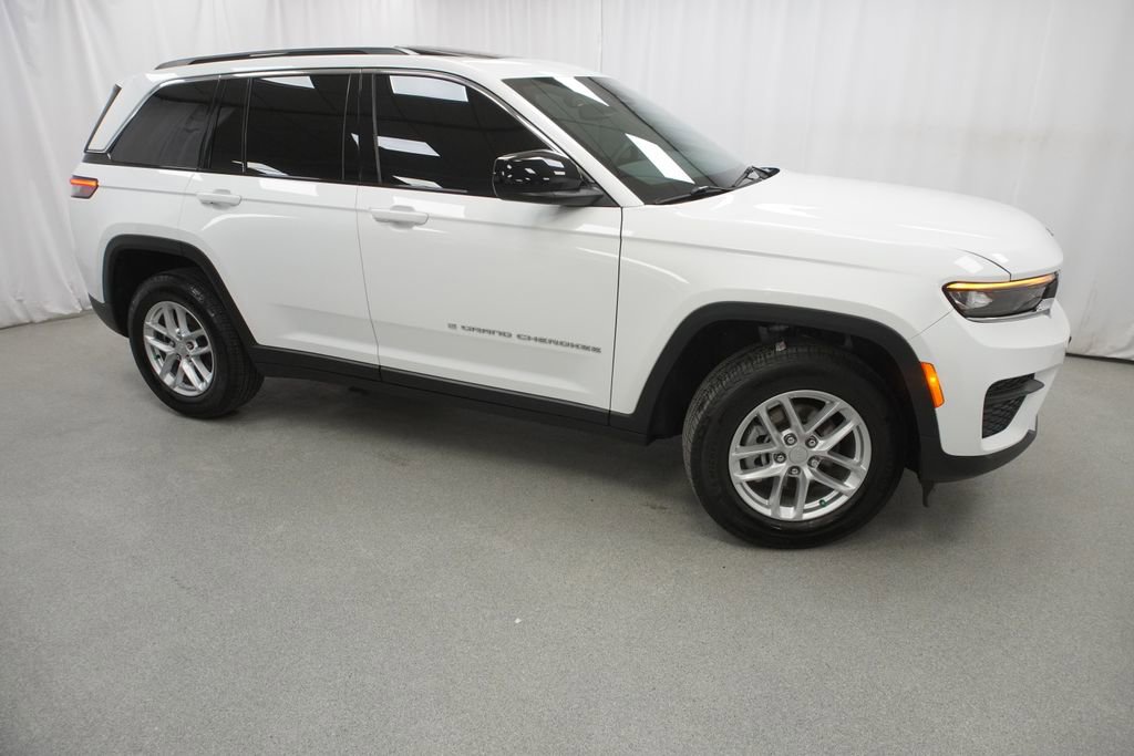 Certified 2024 Jeep Grand Cherokee Laredo X image 9