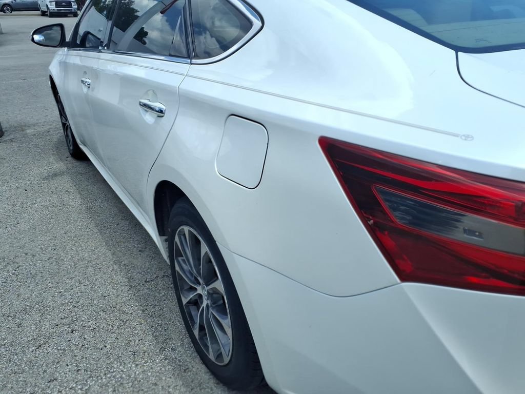 Used 2016 Toyota Avalon XLE Plus FWD image 15