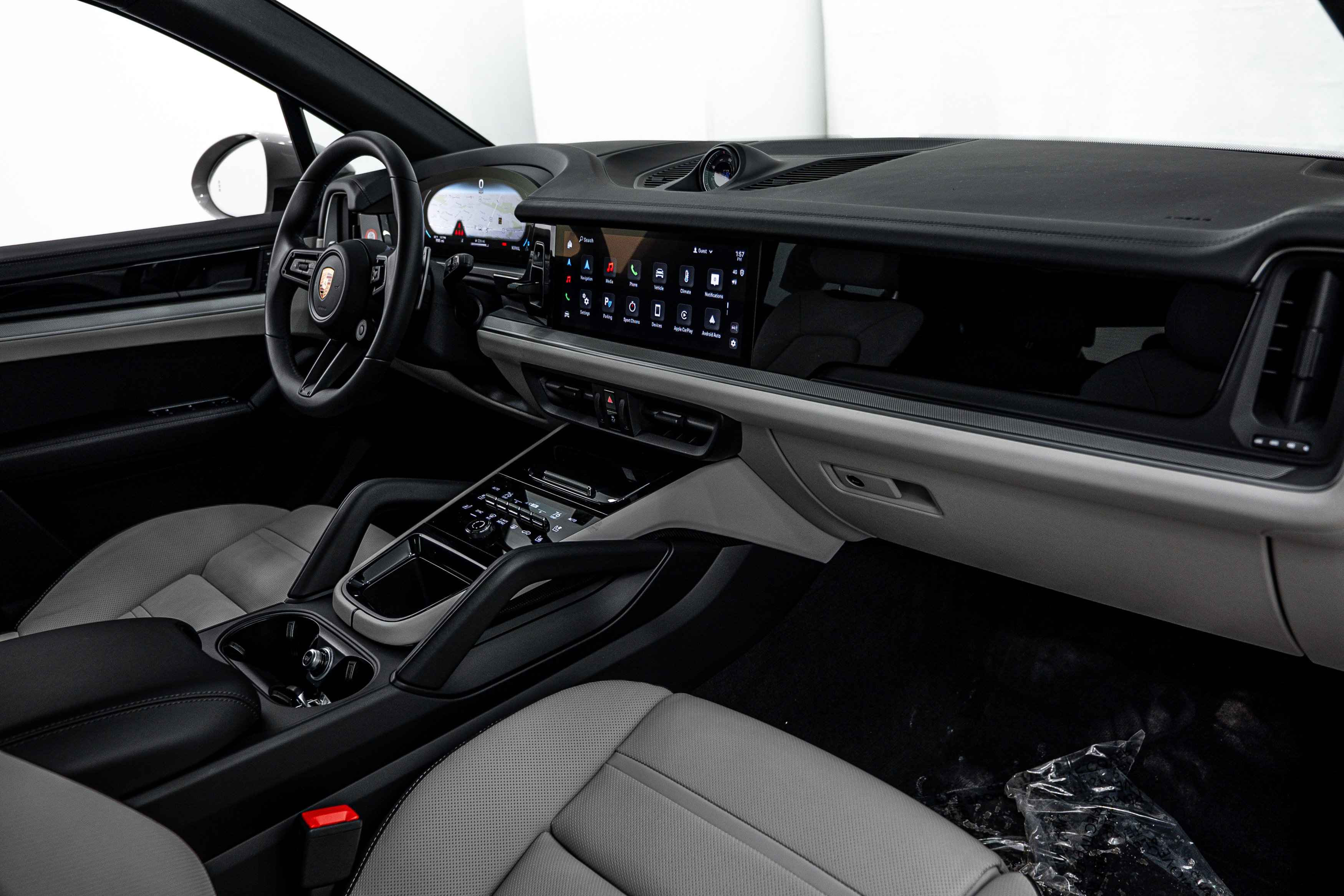 Certified 2025 Porsche Cayenne S AWD/4WD image 17