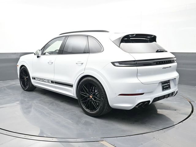 New 2026 Porsche Cayenne GTS image 3