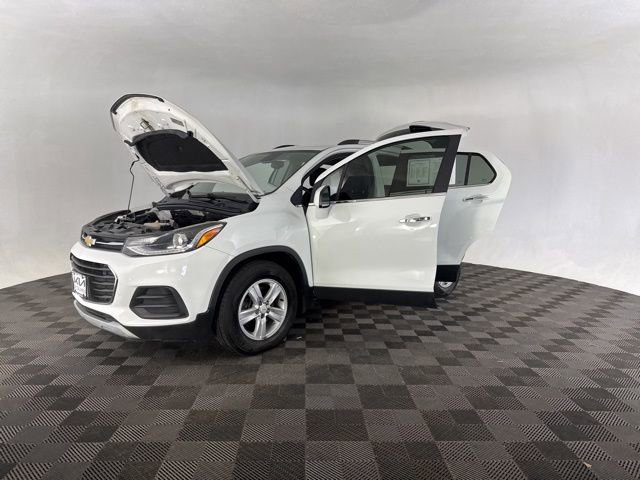 Used 2019 Chevrolet Trax LT w/ LT Convenience Package image 12