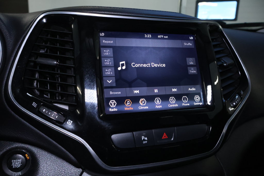 Used 2019 Jeep Cherokee Limited AWD/4WD image 30