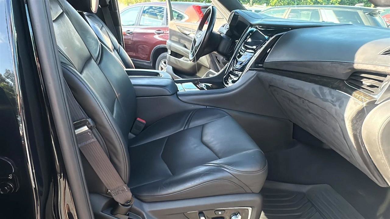 Used 2016 Cadillac Escalade ESV Platinum AWD/4WD image 41