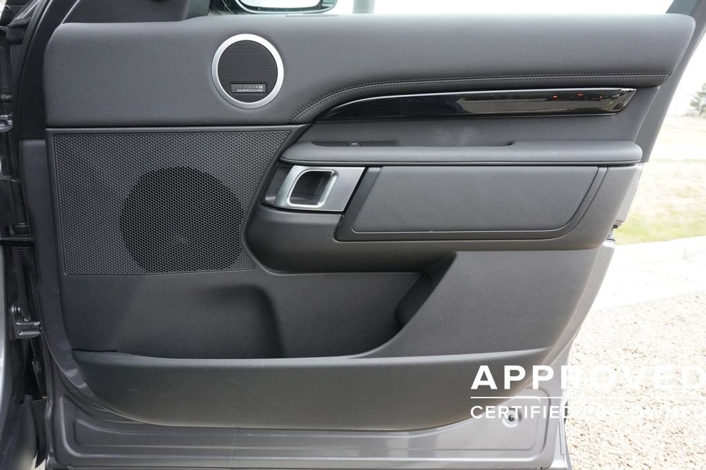 Used 2025 Land Rover Discovery S image 21