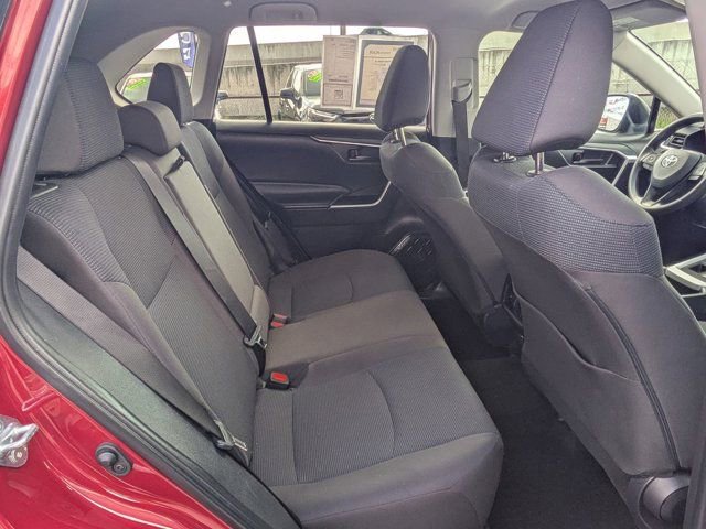 Used 2024 Toyota RAV4 LE AWD/4WD image 7
