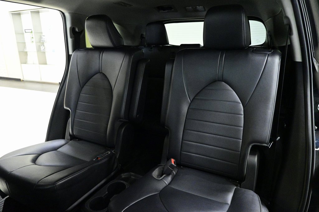 Used 2022 Toyota Highlander XLE image 16