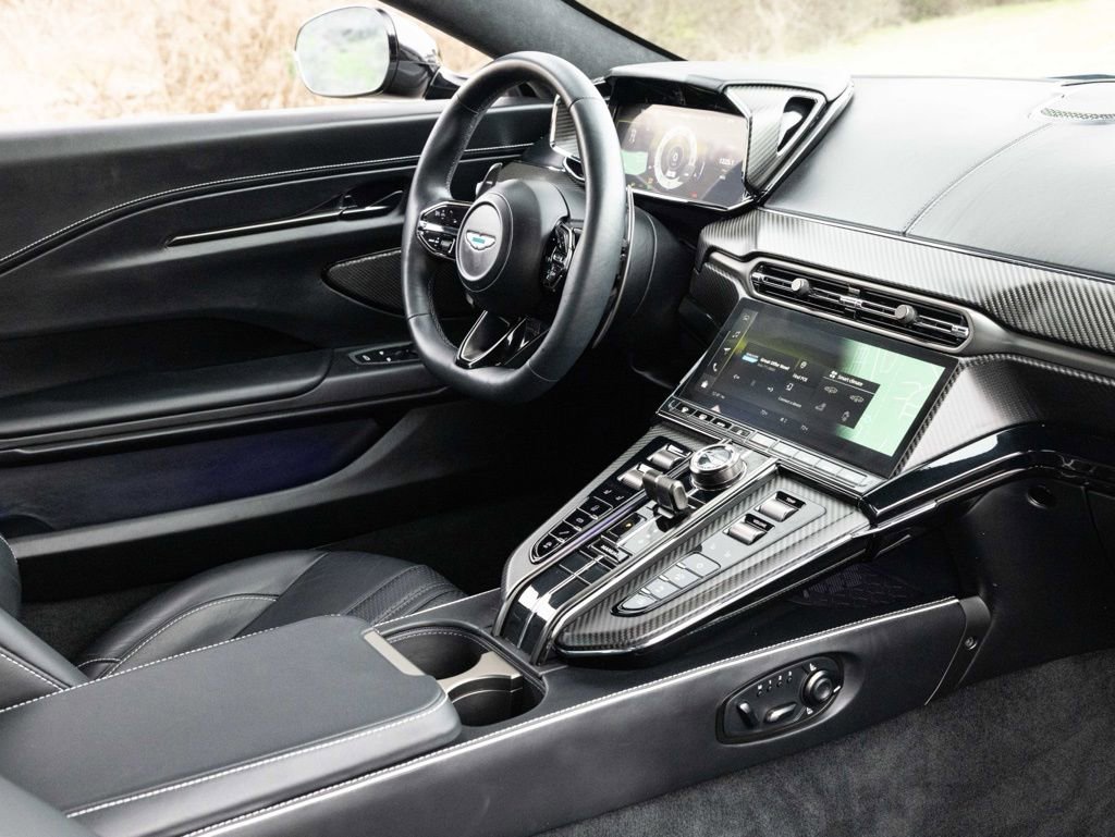 Used 2025 Aston Martin V8 Vantage Coupe image 52