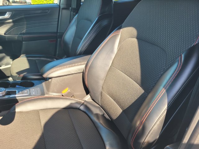 Used 2025 Ford Escape ST-Line FWD image 12