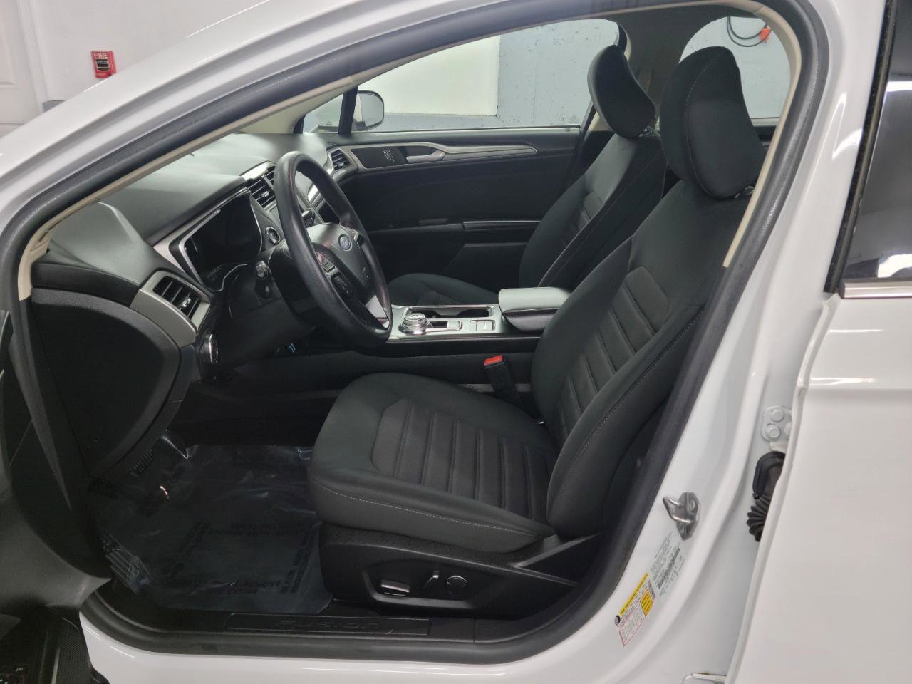 Used 2020 Ford Fusion SE FWD image 7